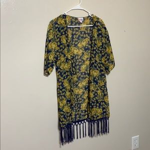 Small cover up. Yellow roses with blue.